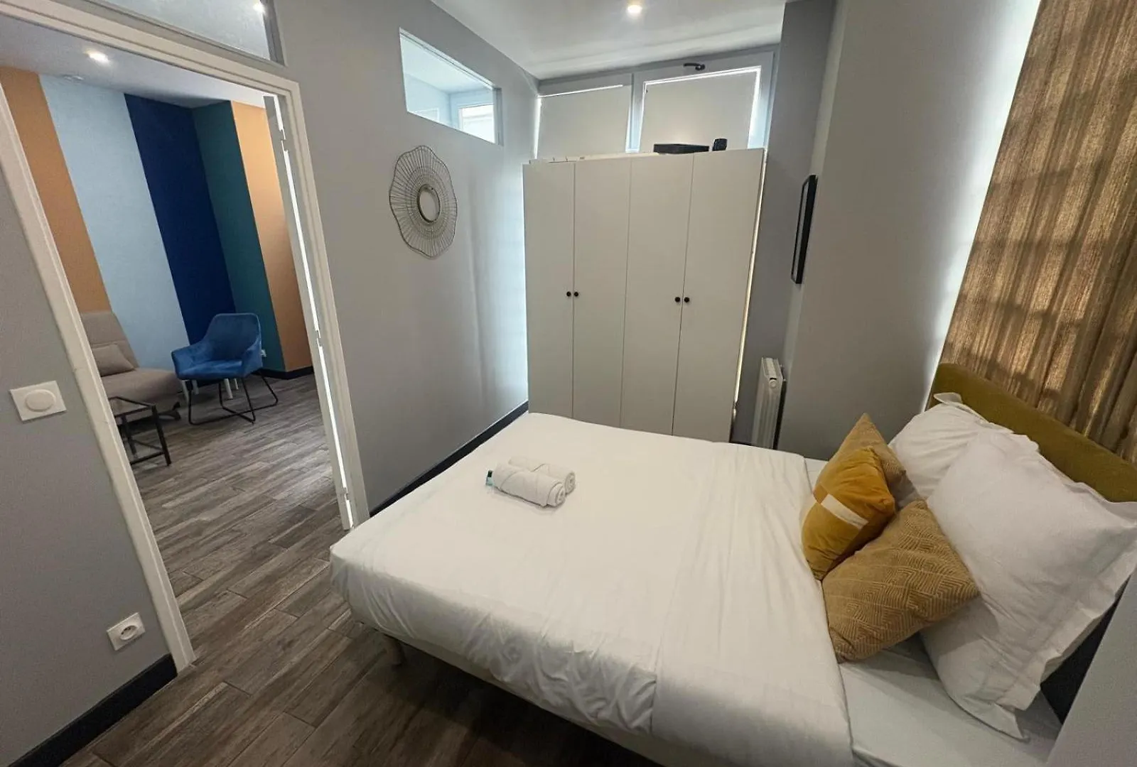 Bright Studio In Batignolles Paris